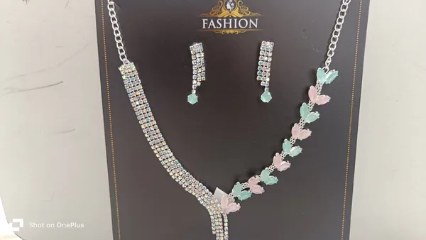 Multicolor_Crystal_Necklace_Set_for_Women