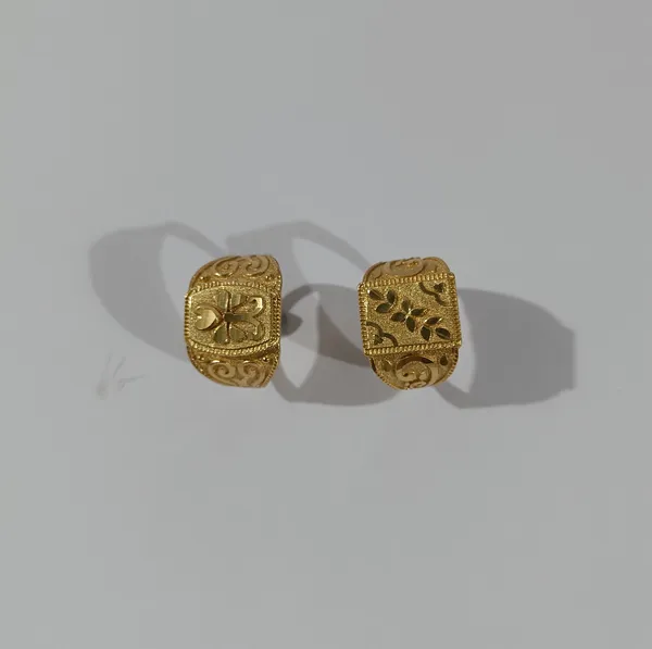 Gold_Tone_Ornate_Signet_Ring_for_Men