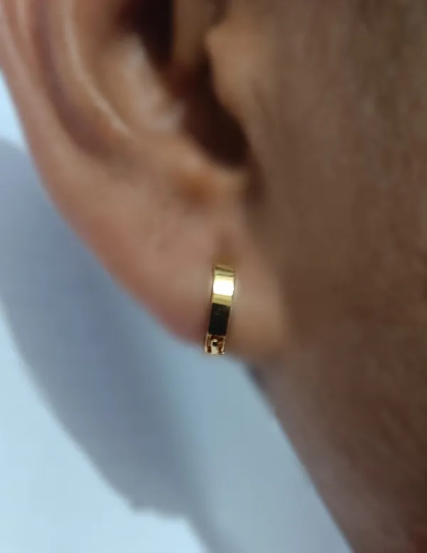 Gold_Tone_Black_Accent_Hoop_Earring_for_Women