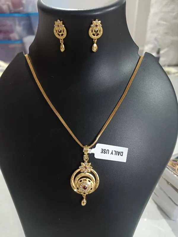Gold_Tone_Pendant_Necklace_Set_for_Women