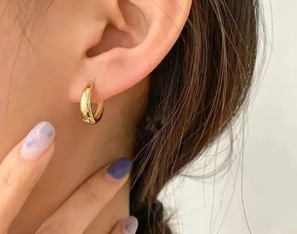 Gold_Tone_Hoop_Earrings_for_Women
