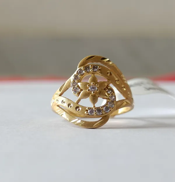 Gold_Plated_Floral_Stone_Studded_Ring_for_Women