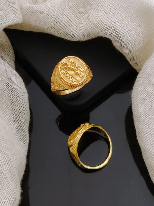 Gold_Tone_Engraved_Signet_Ring