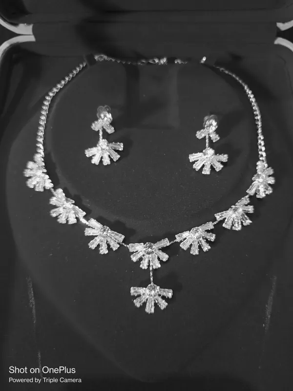 Silver_Tone_Crystal_Floral_Necklace_Set_for_Women