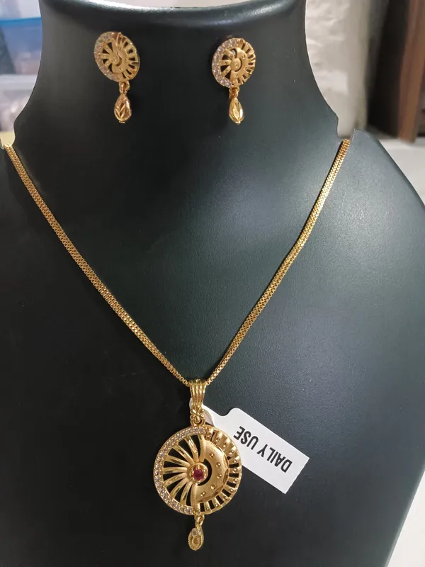 Gold-Tone_Circular_Pendant_Necklace_And_Earrings_Set_for_Women