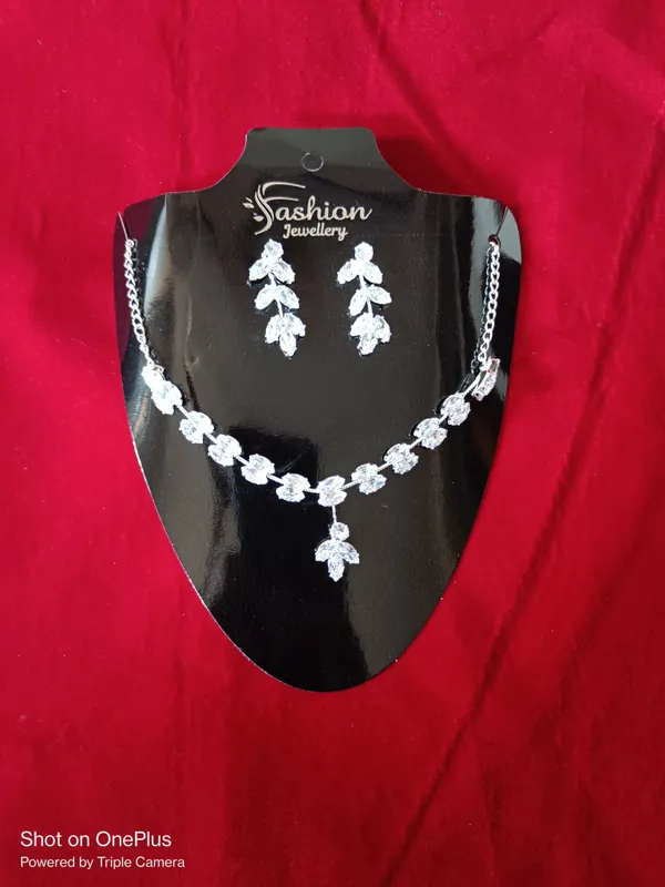 Silver-Tone_Leaf_Design_Necklace_And_Earrings_Set_for_Women