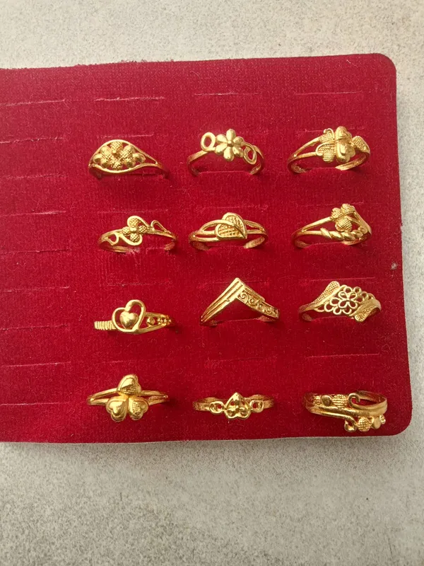 Gold_Tone_Decorative_Ring_Set_for_Women
