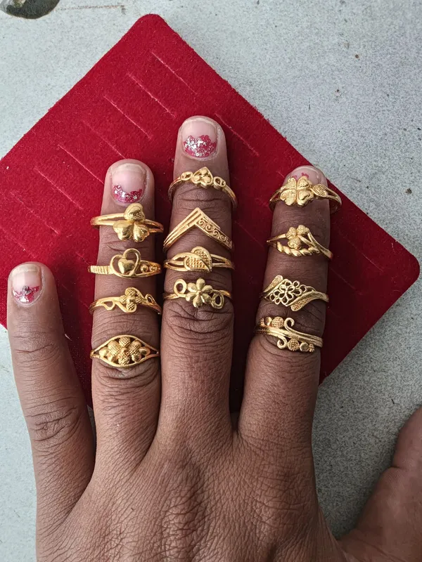 Gold_Tone_Decorative_Ring_Set_for_Women