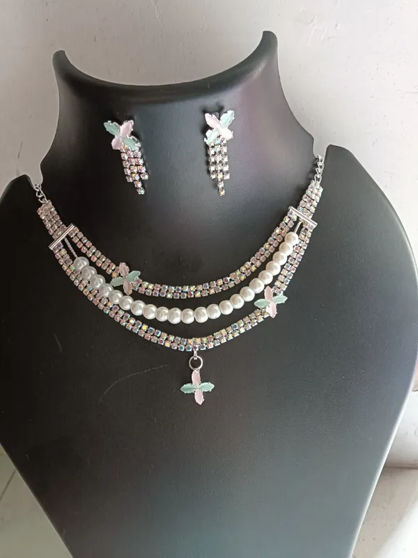 Multicolour_Rhinestone_Pearl_Butterfly_Necklace_Set_for_Women
