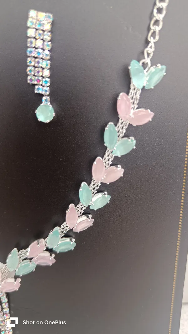 Multicolor_Crystal_Necklace_Set_for_Women