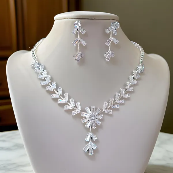 Silver_Tone_Crystal_Necklace_And_Earrings_Set_for_Women