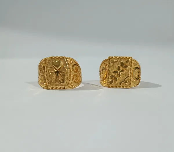 Gold_Tone_Ornate_Signet_Ring_for_Men