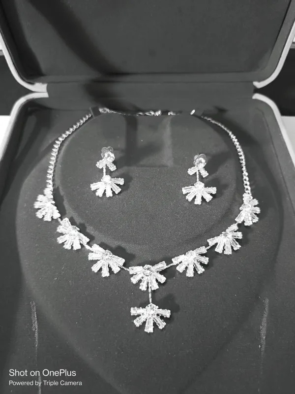 Silver_Tone_Crystal_Floral_Necklace_Set_for_Women
