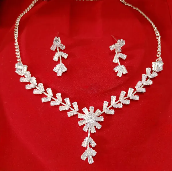 Silver_Tone_Crystal_Necklace_And_Earrings_Set_for_Women