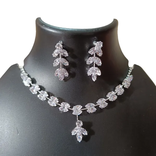 Silver-Tone_Leaf_Design_Necklace_And_Earrings_Set_for_Women