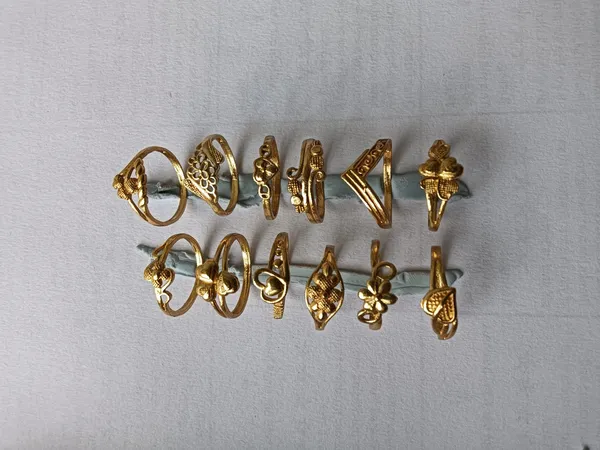 Gold_Tone_Decorative_Ring_Set_for_Women