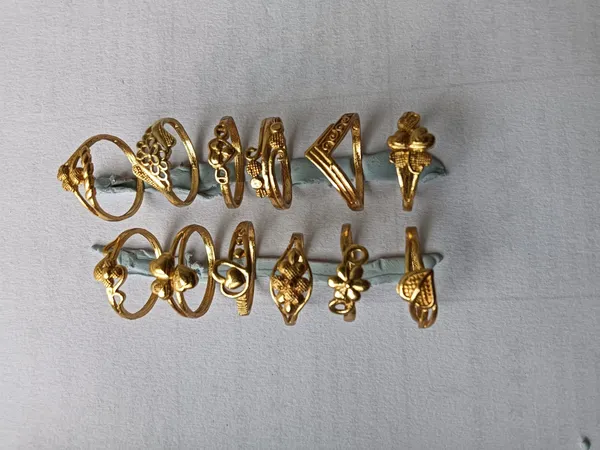 Gold_Tone_Decorative_Ring_Set_for_Women