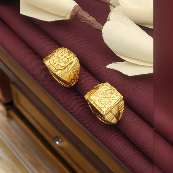Gold_Tone_Embossed_Stud_Earrings_for_Women
