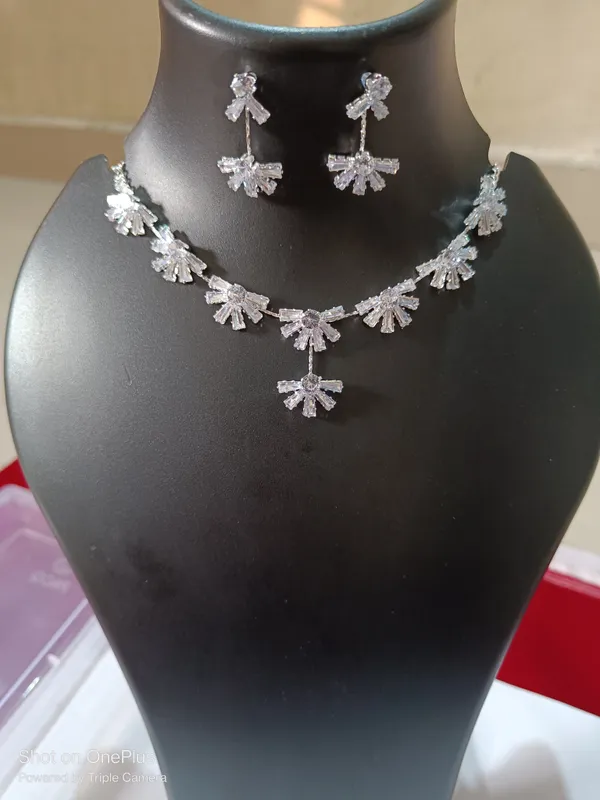 Silver_Tone_Crystal_Floral_Necklace_Set_for_Women