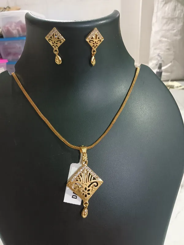 Gold_Tone_Geometric_Necklace_And_Earrings_Set_for_Women