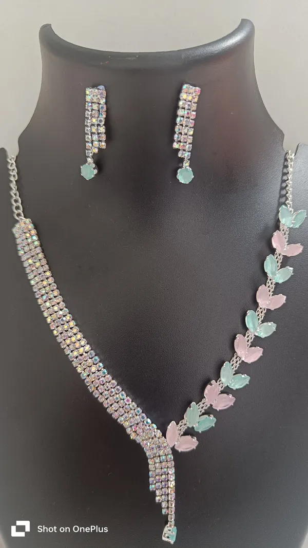 Multicolor_Crystal_Necklace_Set_for_Women