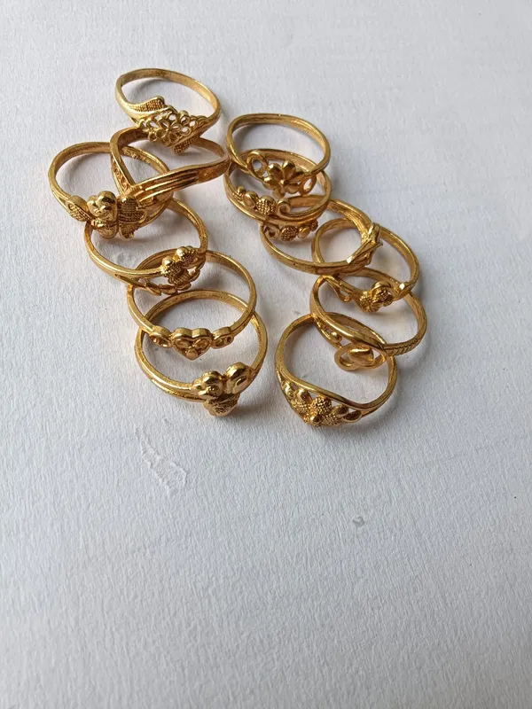 Gold_Tone_Decorative_Ring_Set_for_Women