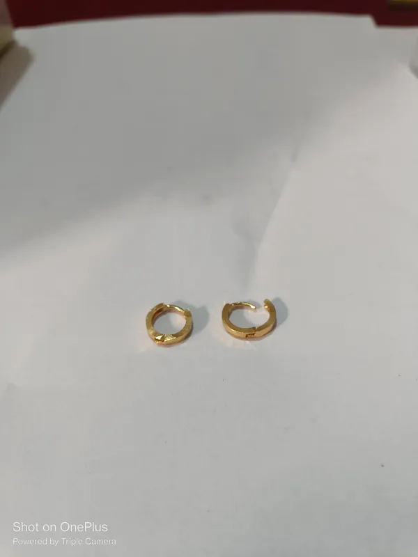 Gold_Tone_Black_Accent_Hoop_Earring_for_Women