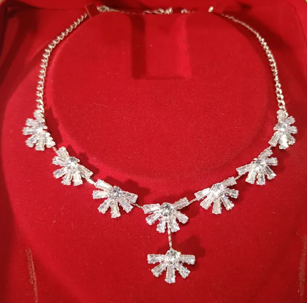 Silver_Tone_Crystal_Floral_Necklace_Set_for_Women