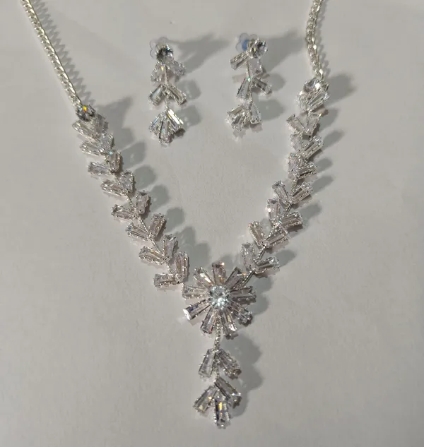 Silver_Tone_Crystal_Necklace_And_Earrings_Set_for_Women
