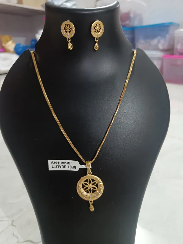 Gold_Tone_Floral_Necklace_And_Earrings_Set_for_Women