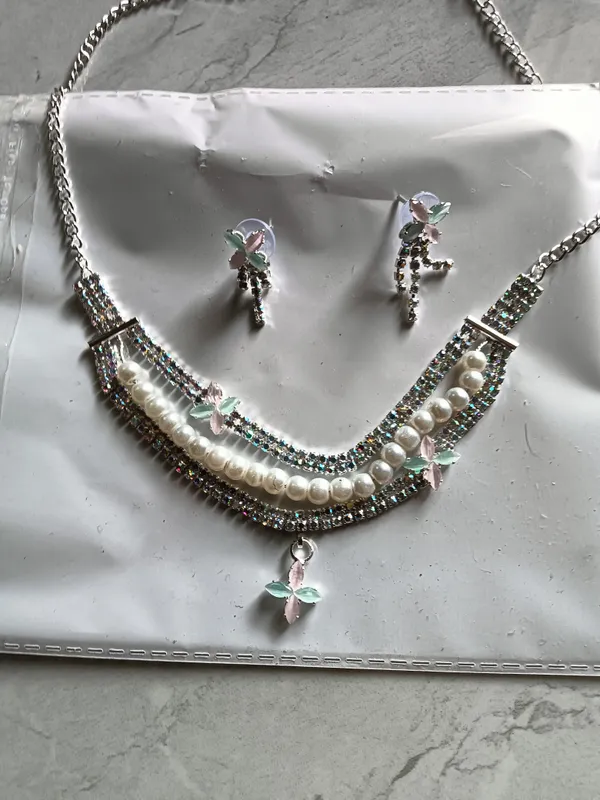 Multicolour_Rhinestone_Pearl_Butterfly_Necklace_Set_for_Women