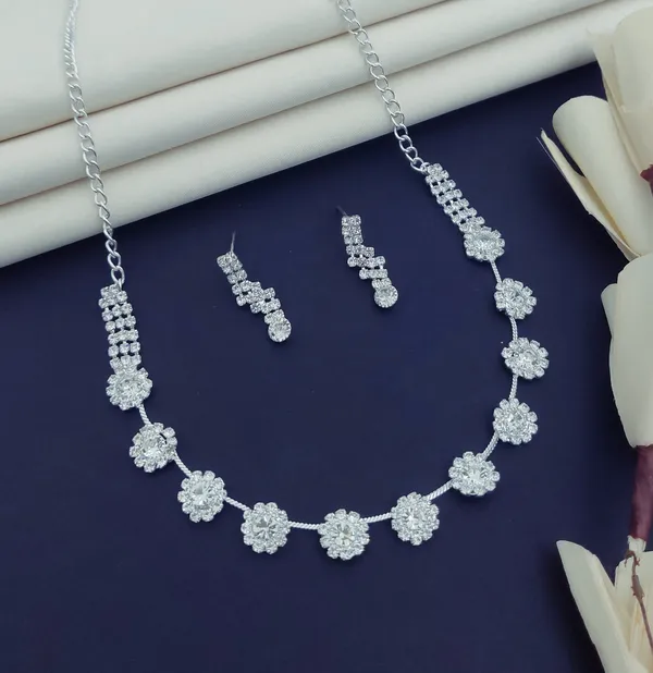Silver_Tone_Floral_Necklace_And_Earring_Set_for_Women