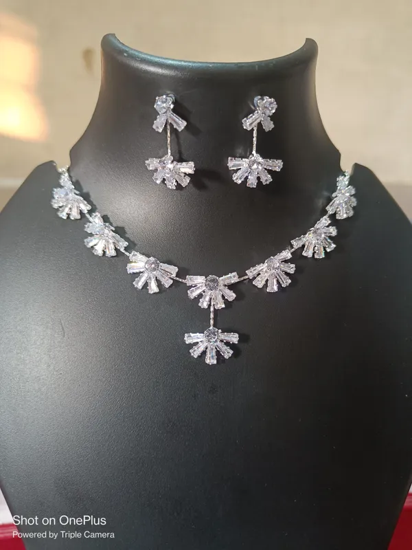 Silver_Tone_Crystal_Floral_Necklace_Set_for_Women