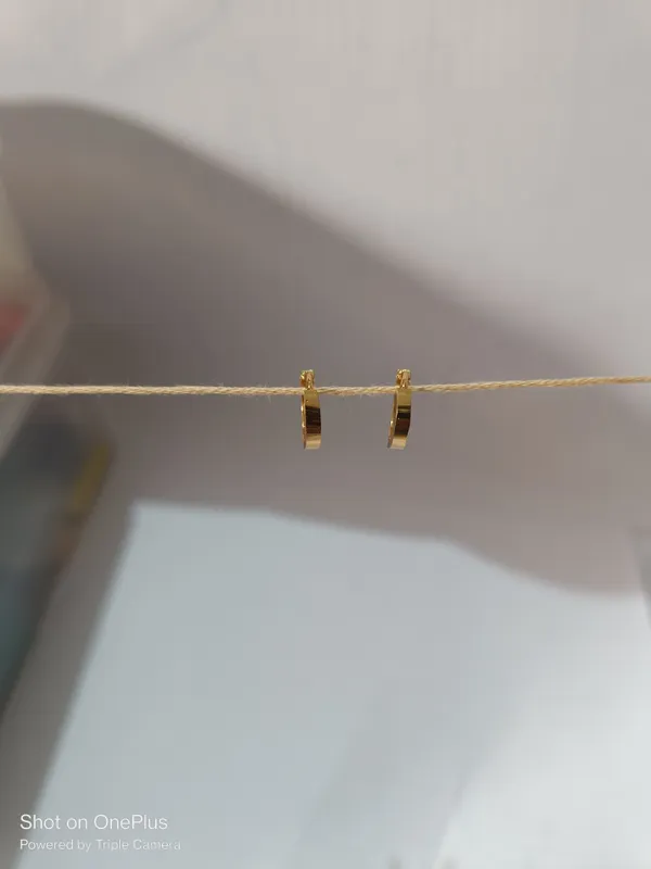 Gold_Tone_Black_Accent_Hoop_Earring_for_Women
