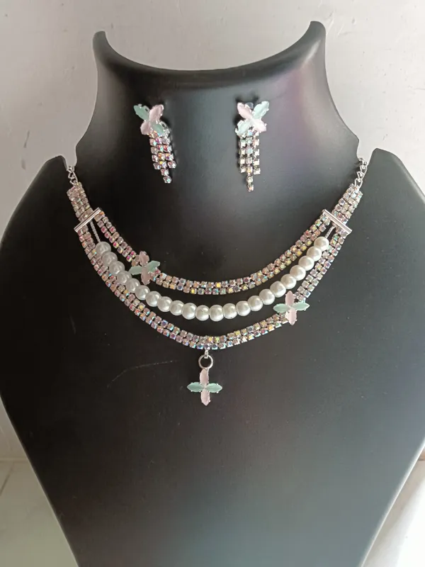 Multicolour_Rhinestone_Pearl_Butterfly_Necklace_Set_for_Women