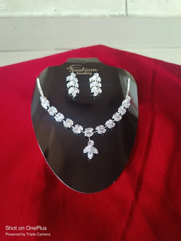 Silver-Tone_Leaf_Design_Necklace_And_Earrings_Set_for_Women
