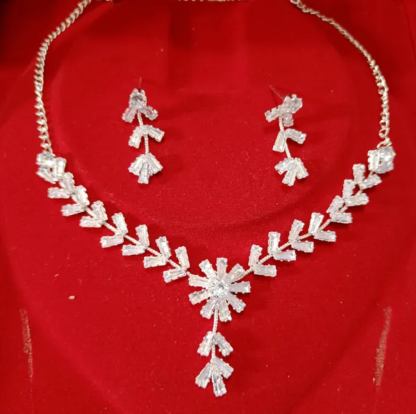 Silver_Tone_Crystal_Necklace_And_Earrings_Set_for_Women