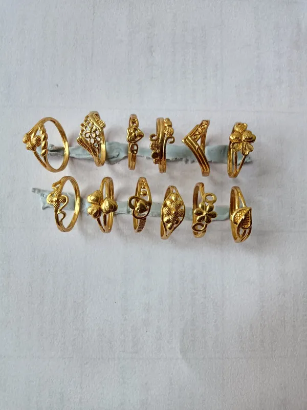 Gold_Tone_Decorative_Ring_Set_for_Women