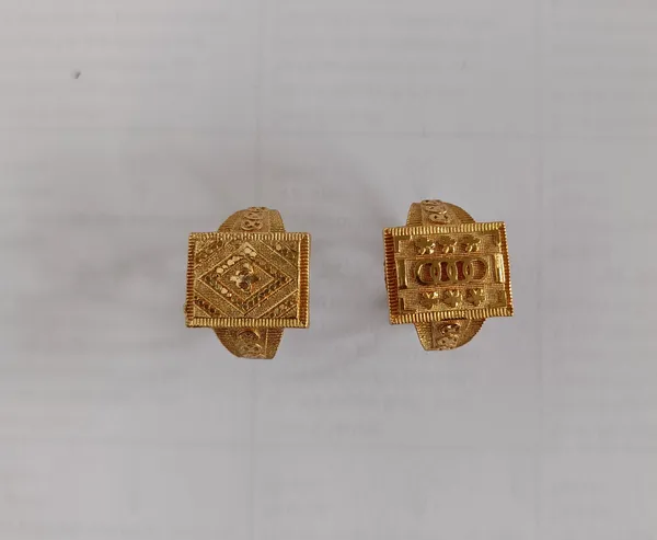 Gold_Tone_Ornate_Signet_Ring_for_Men