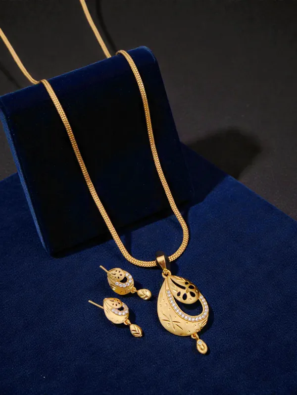 Gold-Tone_Pendant_Necklace_Set_for_Women