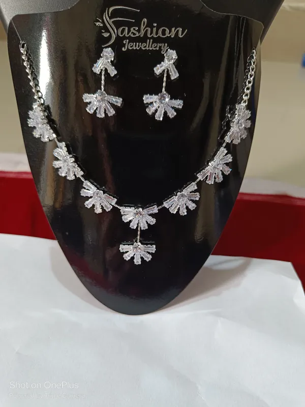 Silver_Tone_Crystal_Floral_Necklace_Set_for_Women