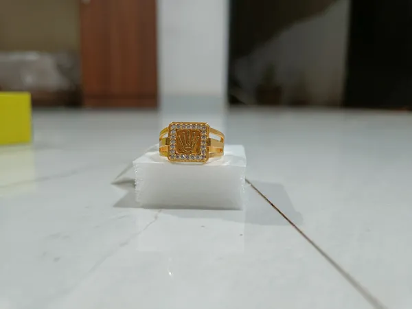 Gold_Tone_Square_Embellished_Ring_for_Unisex