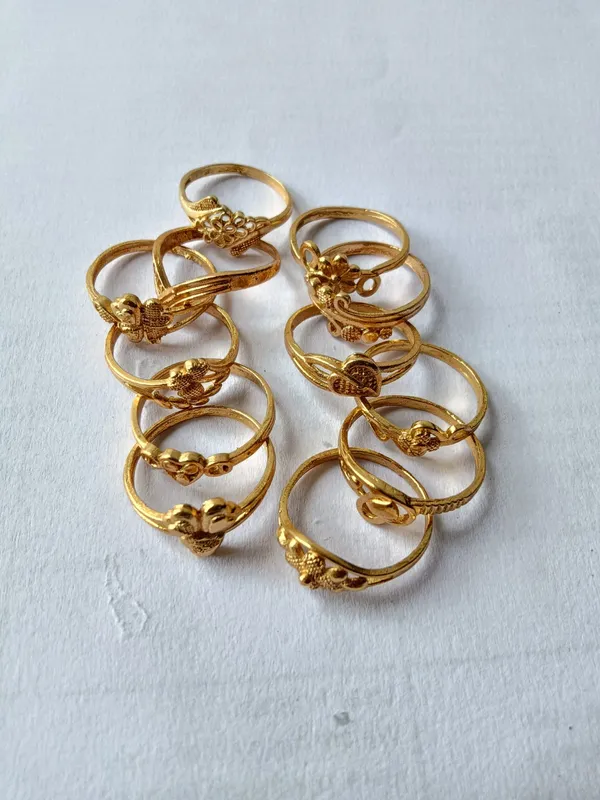 Gold_Tone_Decorative_Ring_Set_for_Women