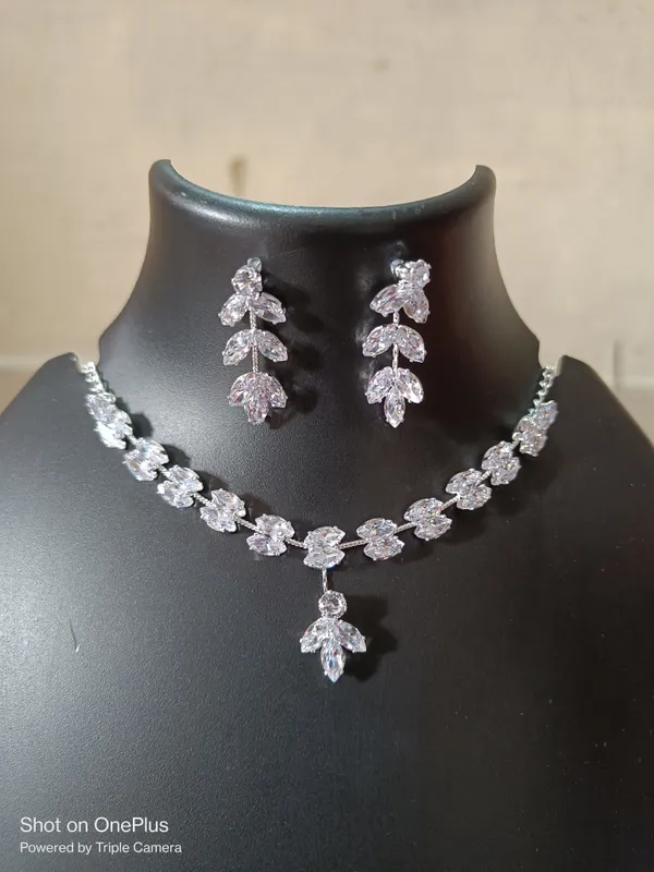 Silver-Tone_Leaf_Design_Necklace_And_Earrings_Set_for_Women