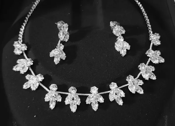 Silver-Tone_Crystal_Leaf_Necklace_Set_for_Women