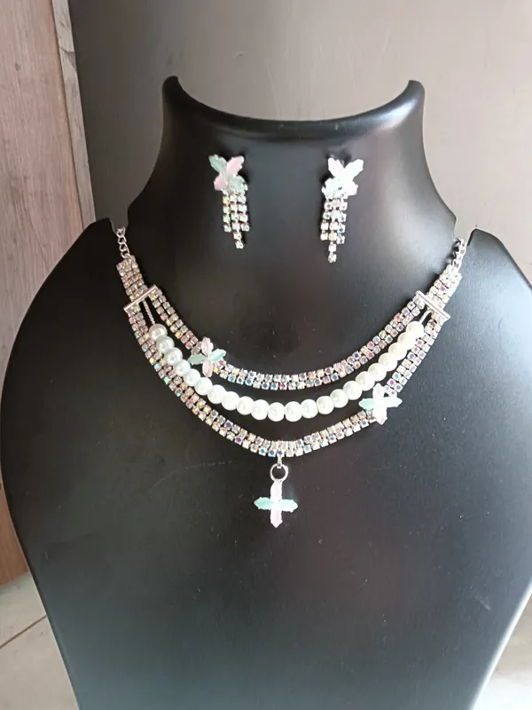 Multicolour_Rhinestone_Pearl_Butterfly_Necklace_Set_for_Women