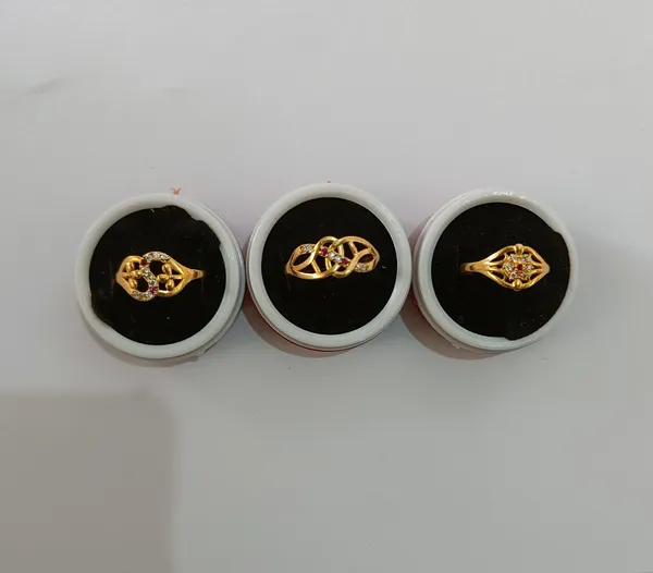Gold-Tone_Stone_Detail_Ring_Set_for_Women