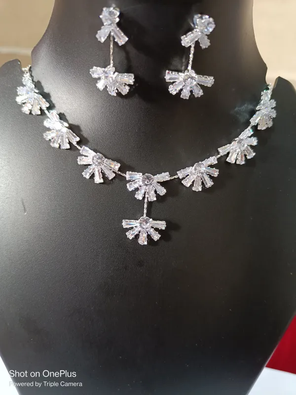 Silver_Tone_Crystal_Floral_Necklace_Set_for_Women