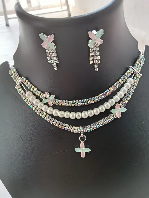 Multicolour_Rhinestone_Pearl_Butterfly_Necklace_Set_for_Women