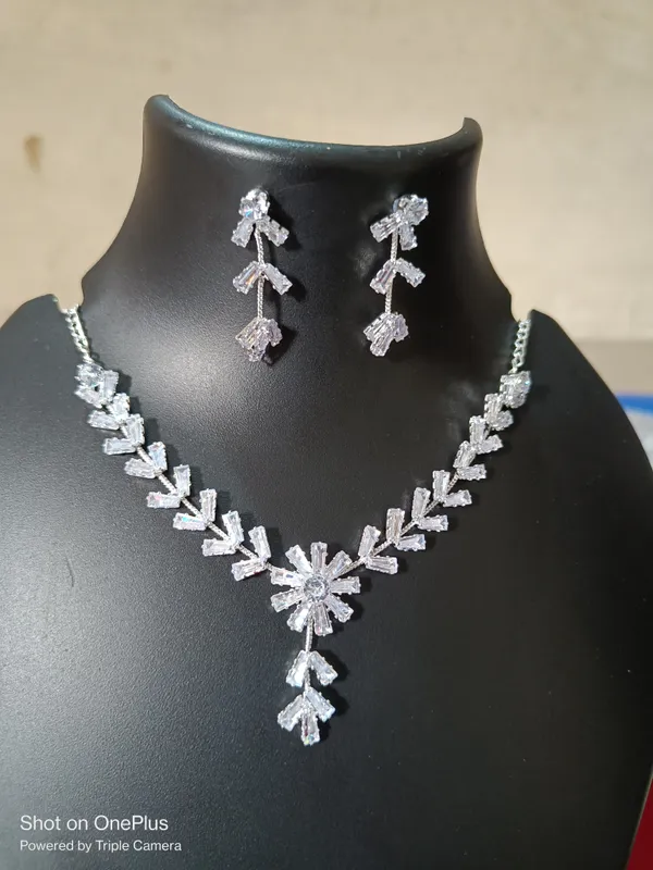 Silver_Tone_Crystal_Necklace_And_Earrings_Set_for_Women